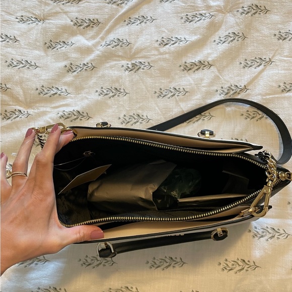 Micheal Kors purse - Picture 5 of 5
